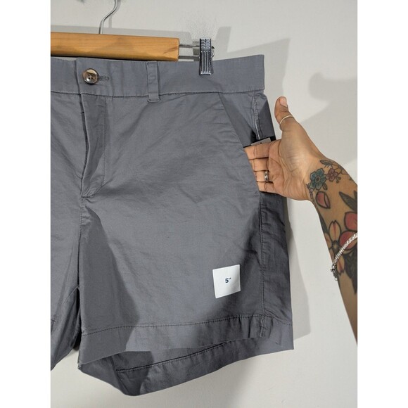 Old Navy Womens Grey Everyday Mid Rise Chino Shorts Sz 16 Casual Preppy Mature - Picture 5 of 8